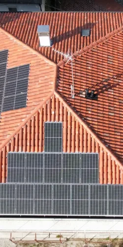 Impianti civili e industriali - pannello fotovoltaico tetto 3