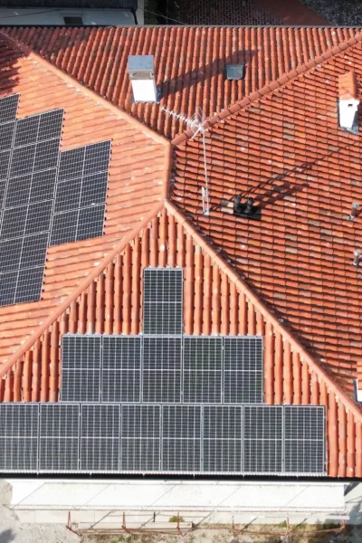 Impianti civili e industriali - pannello fotovoltaico tetto 3